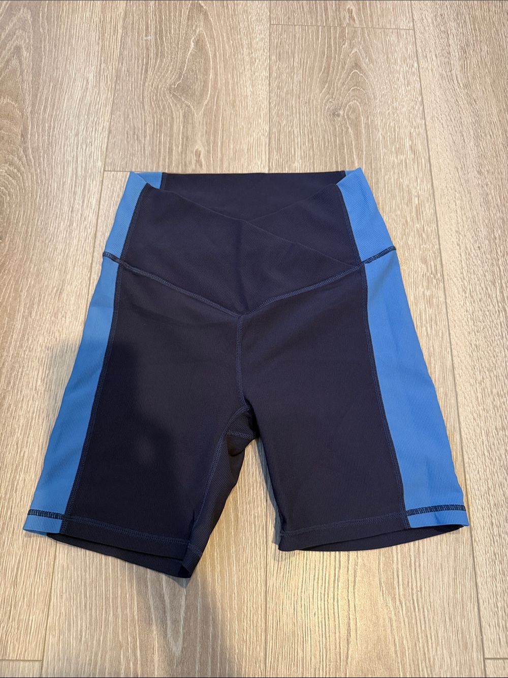 Wilo The Label Biker Shorts Womens Medium Blue Crossover Waist Ribbed Colorblock
